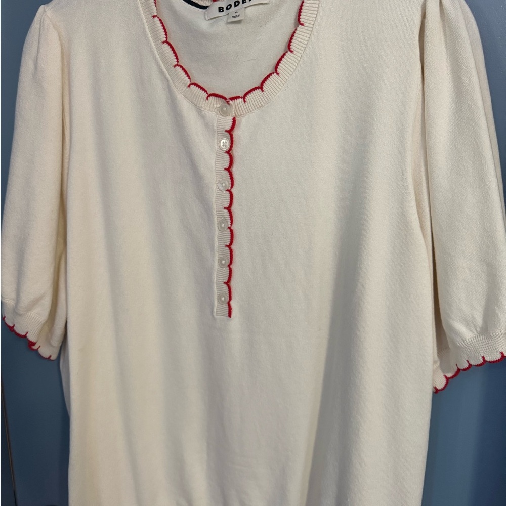 Boden Pru Scallop Trim T-Shirt Sweater in Cream